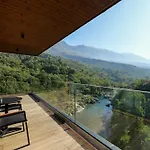 Hotel Uji Ftohte 4*