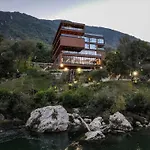 Uji Ftohte Hotel Tepelene