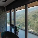 Uji Ftohte Hotel