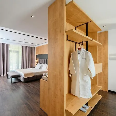 Hotel Uji Ftohte