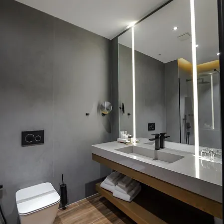 Uji Ftohte Hotel Tepelene