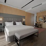 Uji Ftohte Otel