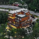 Hotel Uji Ftohte 4*