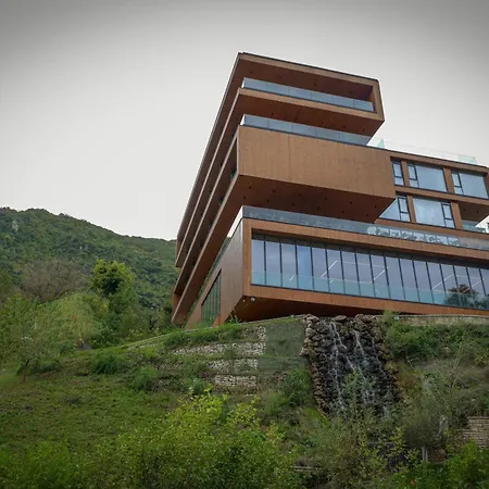 Uji Ftohte Hotel Tepelene