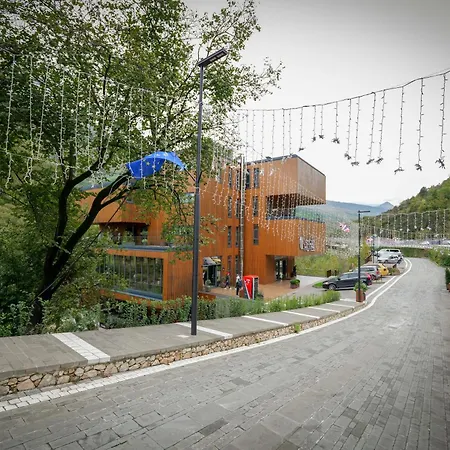Uji Ftohte Hotel Tepelene