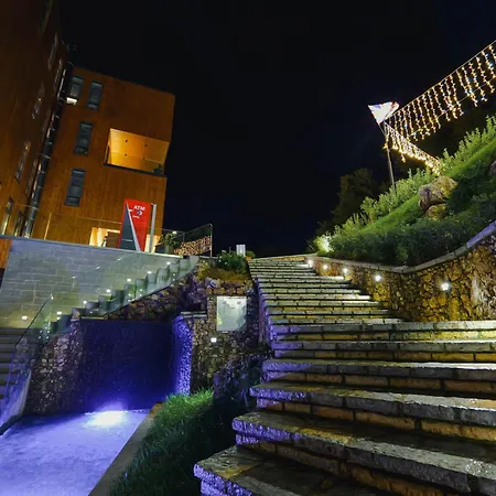 Uji Ftohte 4* Tepelene