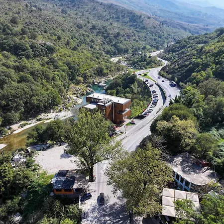 Uji Ftohte Hotel 4*