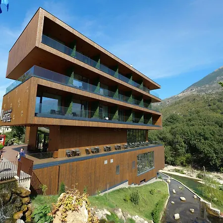 Uji Ftohte Hotel Tepelene