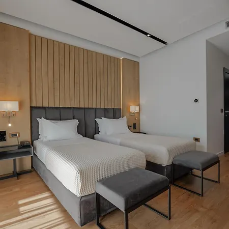 Hotel Uji Ftohte 4*
