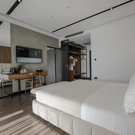 Uji Ftohte ホテル 4*