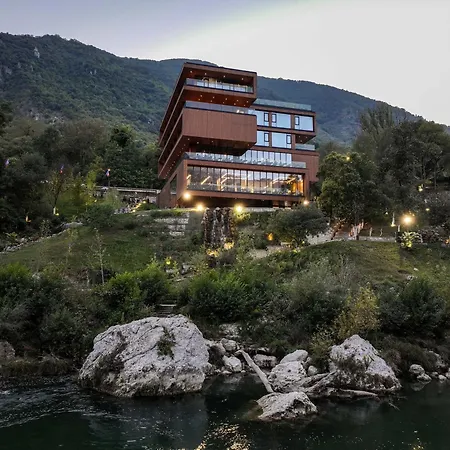 Uji Ftohte Hotel Tepelene