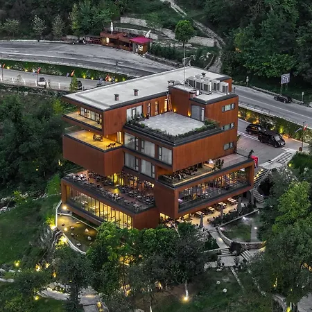 Hotel Uji Ftohte 4*
