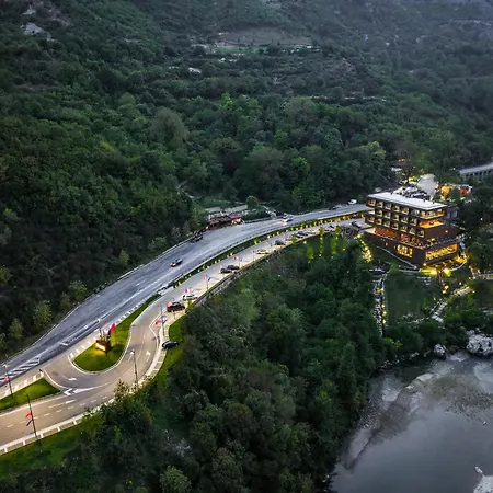 ホテル Uji Ftohte Tepelenë