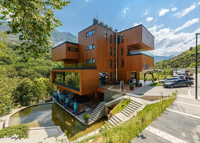 מלון Uji Ftohte 4*