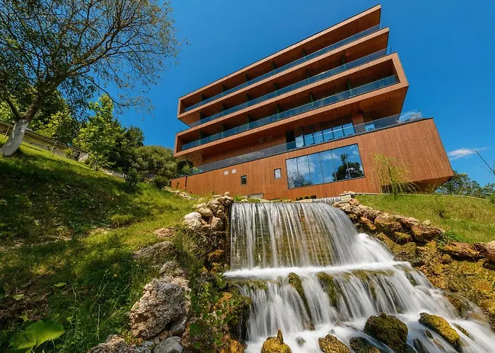 Uji Ftohte 4* Tepelene