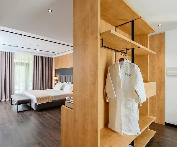 Hotel Uji Ftohte