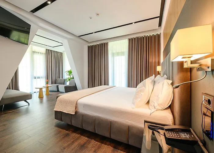 מלון Uji Ftohte 4*