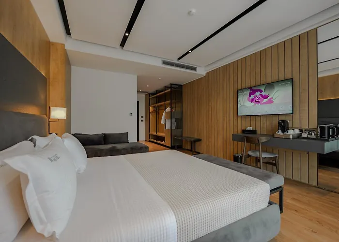 Uji Ftohte Hotel 4*
