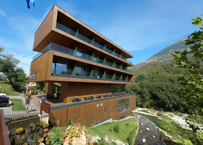 Uji Ftohte Hotel Tepelene