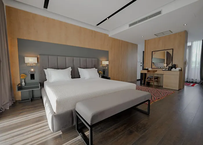 Uji Ftohte Hotel