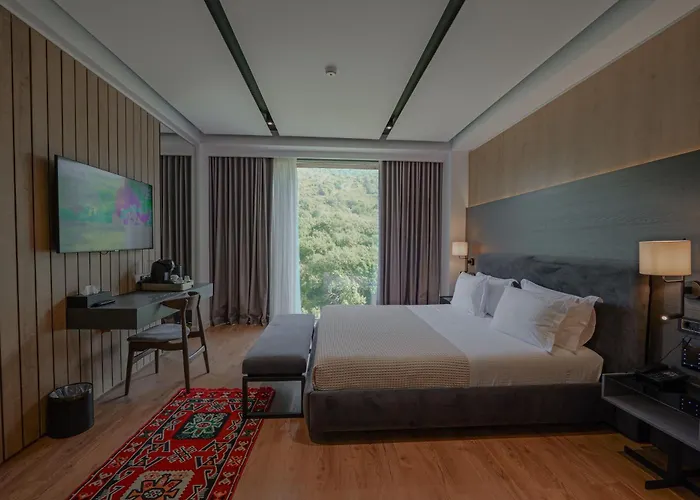 Uji Ftohte Hotel 4*