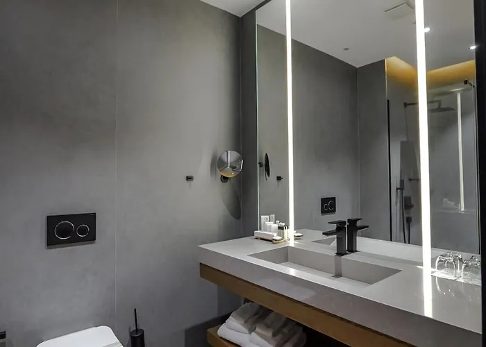 Uji Ftohte Hotel Tepelene
