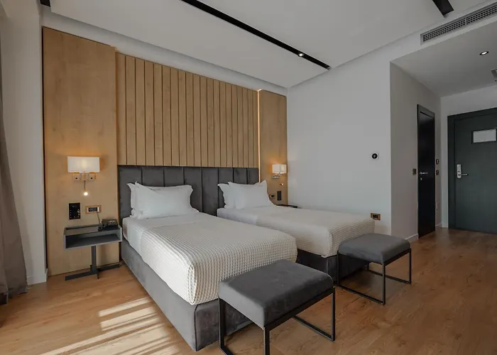 מלון Uji Ftohte 4*