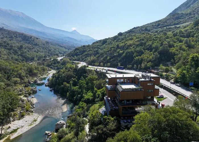 מלון Uji Ftohte 4*