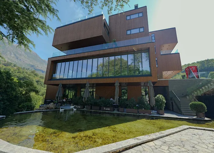 מלון Uji Ftohte Tepelene