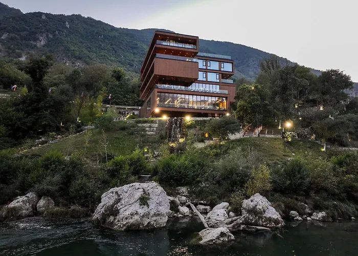 Uji Ftohte Hotel Tepelene