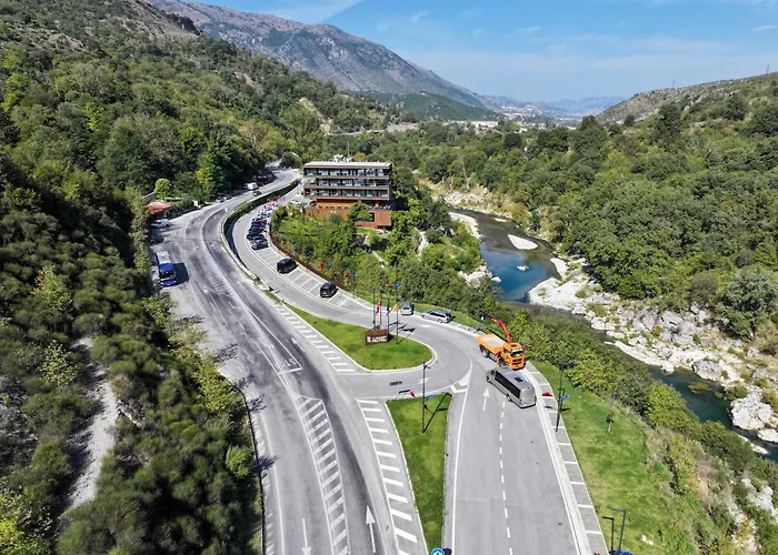 Uji Ftohte Hotel Tepelene