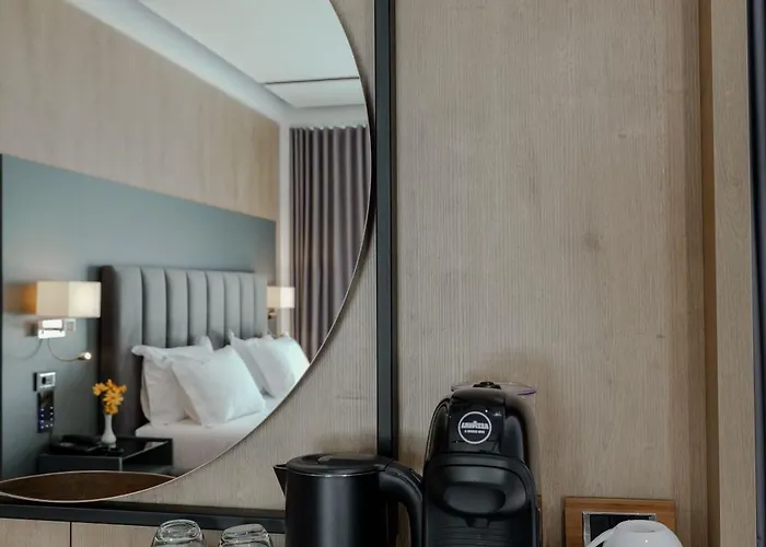 Hotel Uji Ftohte 4*